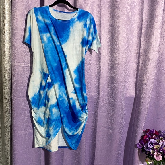 Stylish Dress - Picture 1 of 5